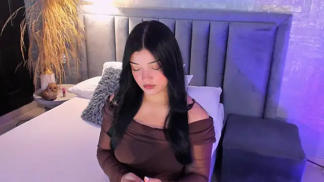 Snapshot of EmmaBlossom chatting on April 19, 2026, 12:28 pm EmmaBlossom online show from April 19, 2026, 12:28 pm