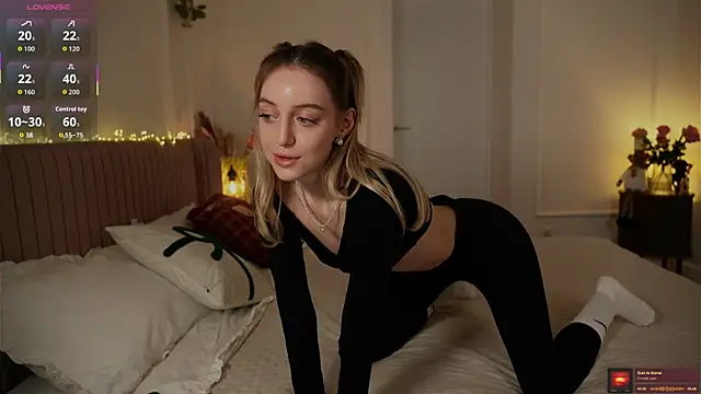 Snapshot of SophieBelll chatting on December 21, 2025, 11:45 am SophieBelll online show from December 21, 2025, 11:45 am