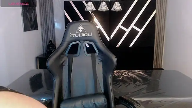 Snapshot of Sunrise_ch chatting on November 27, 2025, 10:48 am Sunrise ch online show from November 27, 2025, 10:48 am