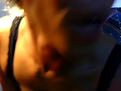 Snapshot of MrsToniTone chatting on December 18, 2025, 5:17 pm MrsToniTone online show from December 18, 2025, 5:17 pm