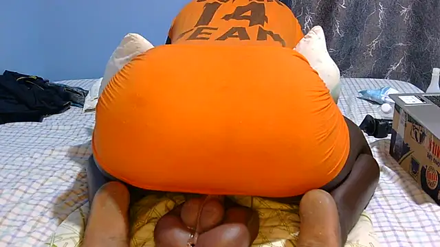 Snapshot of SpiceySnack chatting on April 23, 2026, 6:09 am SpiceySnack online show from April 23, 2026, 6:09 am