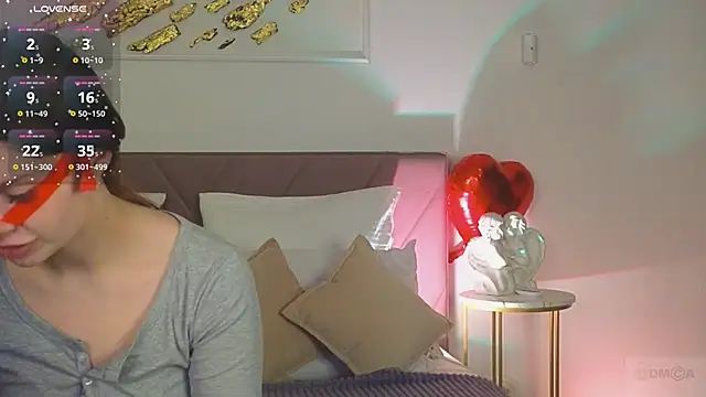 Nicole Broown  online show from February 28, 2026, 9:03 pm