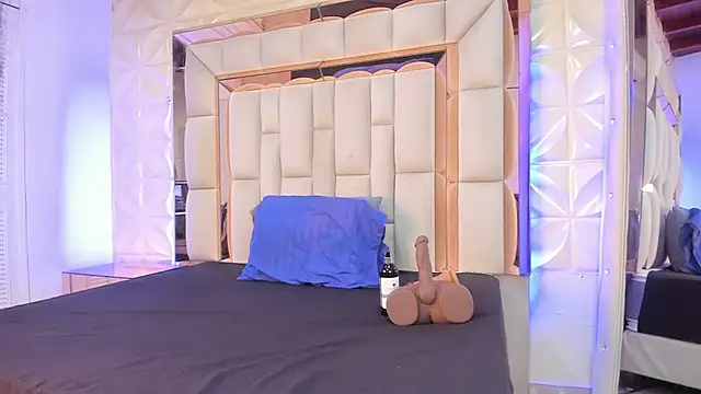 Sarah Adamss online show from November 23, 2025, 12:26 pm