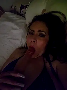 Snapshot of Queenbz1979 chatting on October 10, 2025, 8:59 am Queenbz1979 online show from October 10, 2025, 8:59 am