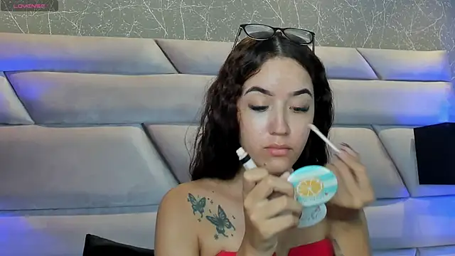 LilianGomez  online show from November 30, 2025, 3:40 am