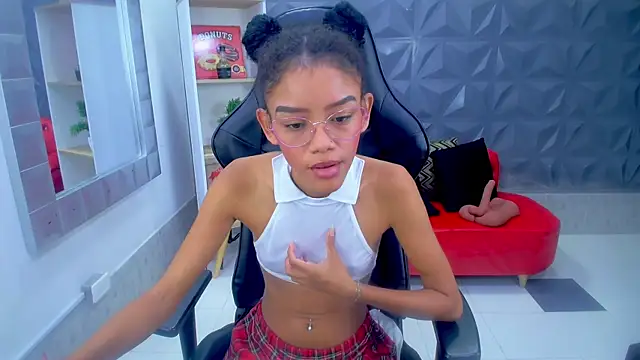 adisson petite1 online show from October 26, 2025, 1:00 pm