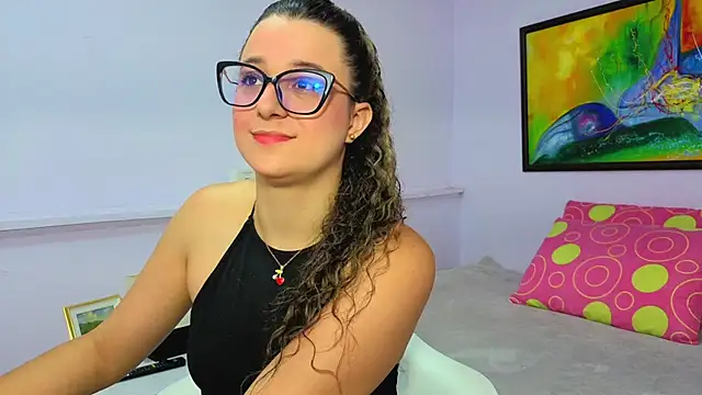 Snapshot of katiaa_lovv chatting on April 17, 2026, 12:19 pm katiaa lovv online show from April 17, 2026, 12:19 pm