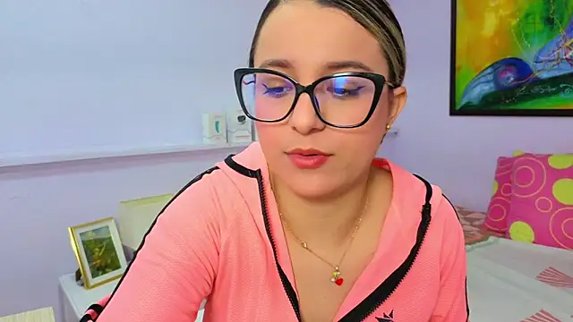 Snapshot of katiaa_lovv chatting on April 20, 2026, 12:19 pm katiaa lovv online show from April 20, 2026, 12:19 pm