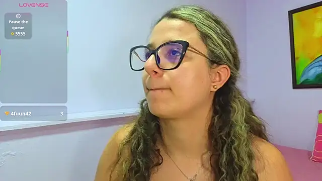 Snapshot of katiaa_lovv chatting on February 3, 2026, 12:10 am katiaa lovv online show from February 3, 2026, 12:10 am