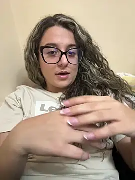 Snapshot of katiaa_lovv chatting on January 5, 2026, 5:49 pm katiaa lovv online show from January 5, 2026, 5:49 pm