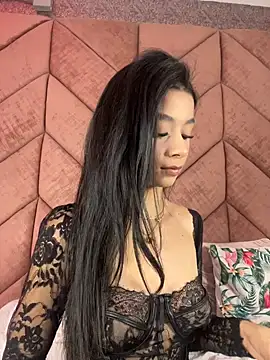 Snapshot of ChloeRosses chatting on February 17, 2026, 3:37 am ChloeRosses online show from February 17, 2026, 3:37 am