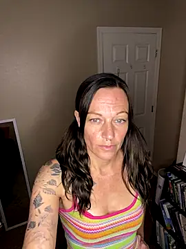 Snapshot of DesertLuxe chatting on October 27, 2025, 7:26 pm DesertLuxe online show from October 27, 2025, 7:26 pm