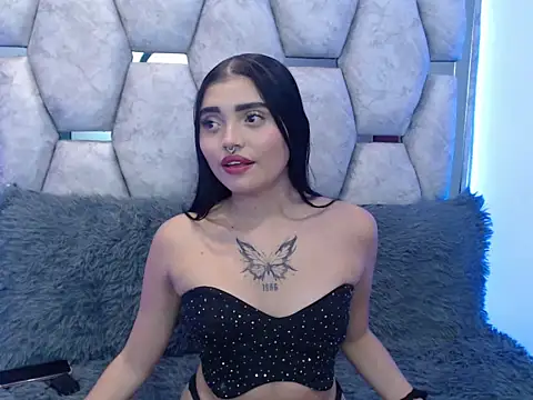 AnalyMilles online show from October 28, 2025, 8:41 pm