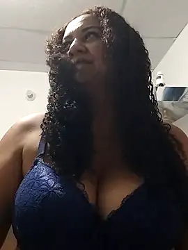 Snapshot of MEYBELLATINA chatting on September 27, 2025, 9:21 pm MEYBELLATINA online show from September 27, 2025, 9:21 pm