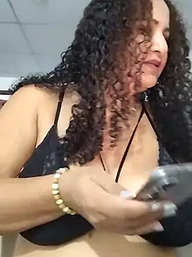 Snapshot of MEYBELLATINA chatting on October 21, 2025, 8:30 pm MEYBELLATINA online show from October 21, 2025, 8:30 pm