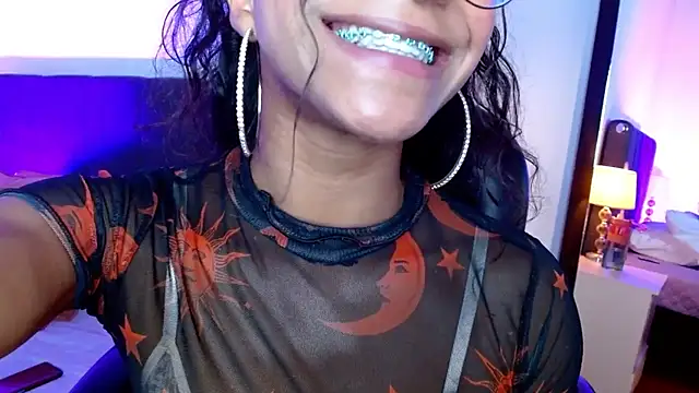 Snapshot of SashaBowei chatting on November 2, 2025, 2:05 am SashaBowei online show from November 2, 2025, 2:05 am