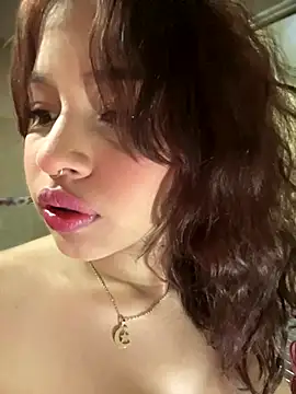 Mia Valmont online show from December 15, 2025, 1:39 pm