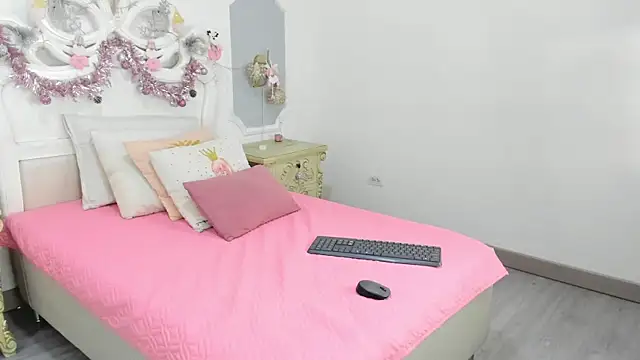 Snapshot of ChikiBom28 chatting on December 4, 2025, 8:19 pm ChikiBom28 online show from December 4, 2025, 8:19 pm