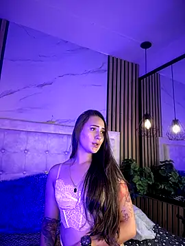 Snapshot of Honey_noir chatting on December 19, 2025, 7:05 pm Honey noir online show from December 19, 2025, 7:05 pm