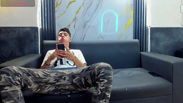 Snapshot of Stiben_boy chatting on December 15, 2025, 12:22 pm Stiben boy online show from December 15, 2025, 12:22 pm