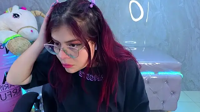 Snapshot of draviana_a_ chatting on February 6, 2026, 3:13 am draviana a online show from February 6, 2026, 3:13 am