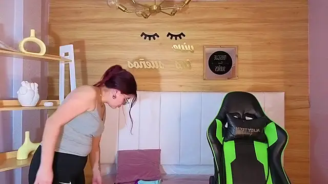 Snapshot of draviana_a_ chatting on November 26, 2025, 2:33 am draviana a online show from November 26, 2025, 2:33 am