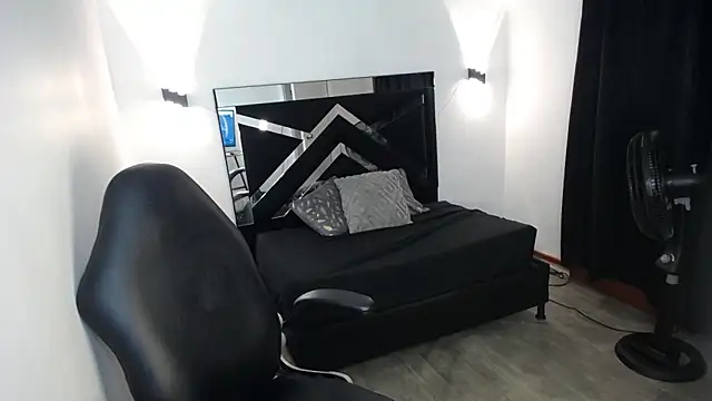 MarianaRojas  online show from March 31, 2026, 5:20 am