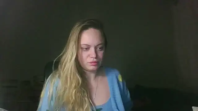 Snapshot of Cynoraye chatting on February 15, 2026, 11:25 pm Cynoraye online show from February 15, 2026, 11:25 pm