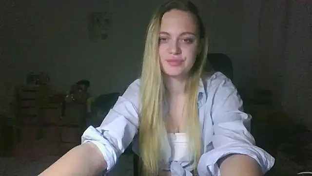 Snapshot of Cynoraye chatting on February 4, 2026, 9:54 pm Cynoraye online show from February 4, 2026, 9:54 pm