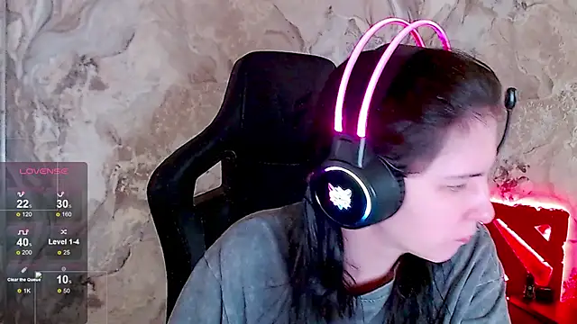 Irwi Tomboy online show from May 26, 2026, 1:42 pm