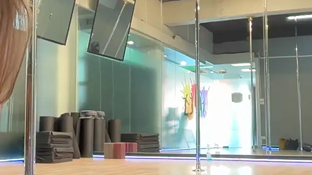 Snapshot of Roriann chatting on February 25, 2026, 10:26 am Roriann online show from February 25, 2026, 10:26 am