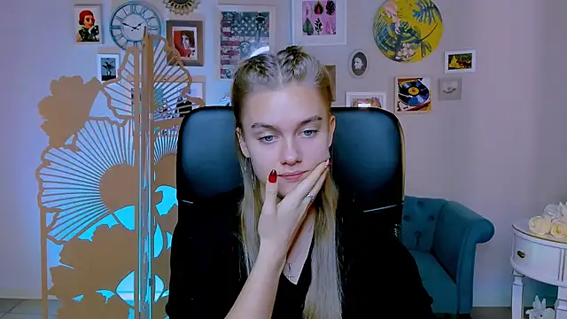 JuneWoods online show from October 2, 2025, 7:01 am