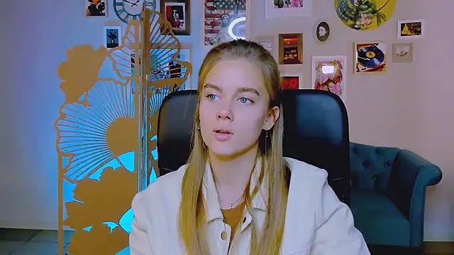 JuneWoods online show from October 6, 2025, 6:36 am