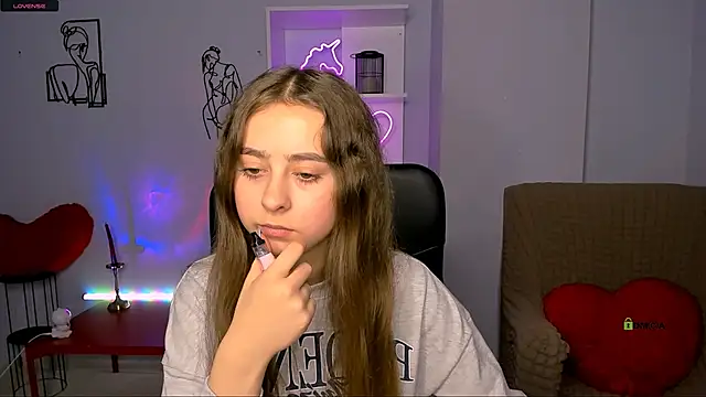 rebecca smile online show from November 10, 2025, 1:16 pm