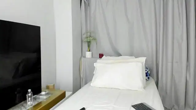 Snapshot of ConnieSmall24 chatting on November 29, 2025, 11:05 pm ConnieSmall24 online show from November 29, 2025, 11:05 pm