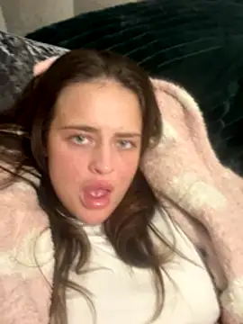 Snapshot of Roxy_30 chatting on November 14, 2025, 5:27 pm Roxy 30 online show from November 14, 2025, 5:27 pm