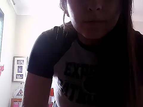 Snapshot of larj021bb chatting on November 9, 2025, 1:37 pm larj021bb online show from November 9, 2025, 1:37 pm