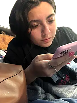 Snapshot of larj021bb chatting on November 10, 2025, 8:14 pm larj021bb online show from November 10, 2025, 8:14 pm