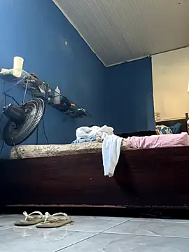 Snapshot of larj021bb chatting on November 17, 2025, 8:02 pm larj021bb online show from November 17, 2025, 8:02 pm