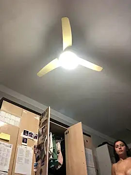 Snapshot of larj021bb chatting on February 5, 2026, 9:21 pm larj021bb online show from February 5, 2026, 9:21 pm