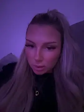 blondeeee online show from May 2, 2026, 5:40 pm