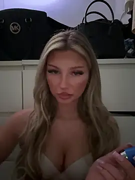 blondeeee online show from March 11, 2026, 4:56 pm