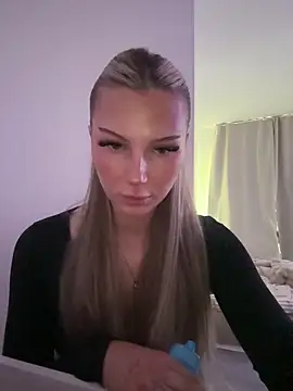Snapshot of blondeeee chatting on May 30, 2026, 3:50 pm blondeeee online show from May 30, 2026, 3:50 pm