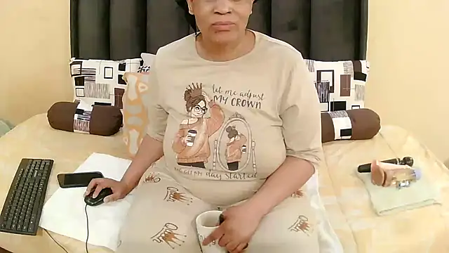 Snapshot of CurvyQueenx2 chatting on June 21, 2026, 5:41 pm CurvyQueenx2 online show from June 21, 2026, 5:41 pm