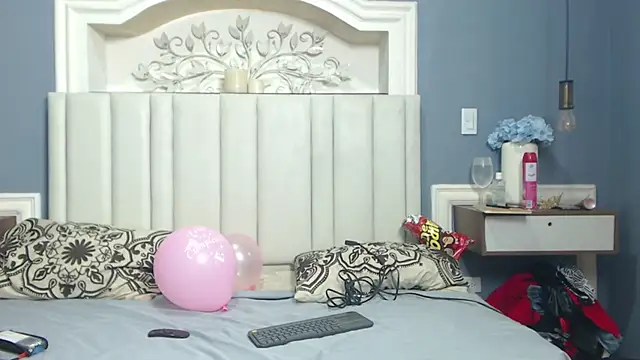 ChantalGarner online show from November 28, 2025, 5:35 pm