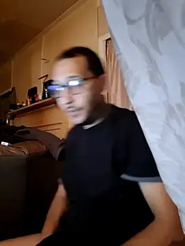 Snapshot of ThrowedWorldWide chatting on November 29, 2025, 10:15 am ThrowedWorldWide online show from November 29, 2025, 10:15 am