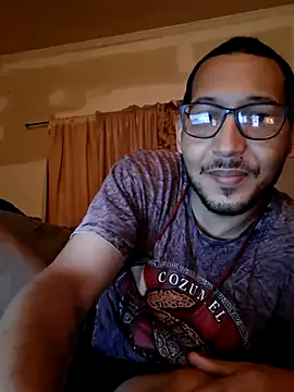 Snapshot of ThrowedWorldWide chatting on November 21, 2025, 10:03 am ThrowedWorldWide online show from November 21, 2025, 10:03 am