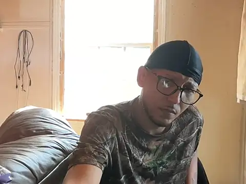 Snapshot of ThrowedWorldWide chatting on December 20, 2025, 4:21 pm ThrowedWorldWide online show from December 20, 2025, 4:21 pm