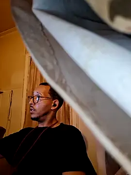 Snapshot of ThrowedWorldWide chatting on November 26, 2025, 5:29 am ThrowedWorldWide online show from November 26, 2025, 5:29 am