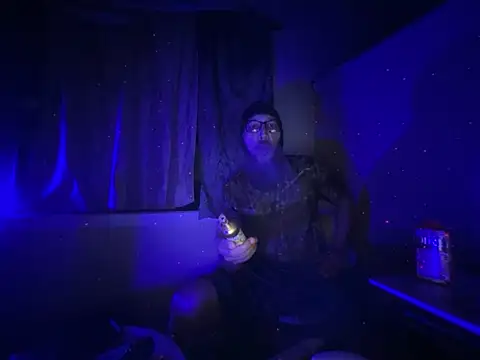 Snapshot of ThrowedWorldWide chatting on May 12, 2026, 10:10 am ThrowedWorldWide online show from May 12, 2026, 10:10 am